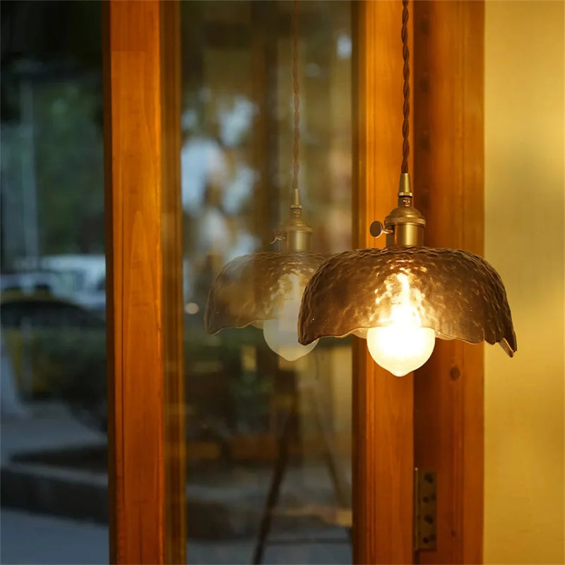 suspension LED en laiton et verre design nordique moderne et antique