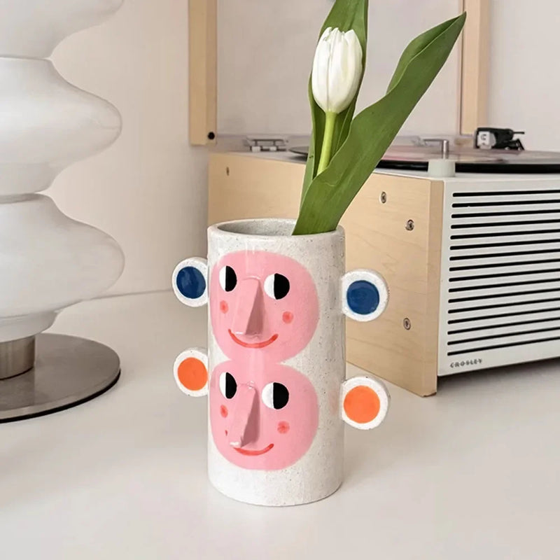 vase en céramique abstrait avec visage humain décoration florale