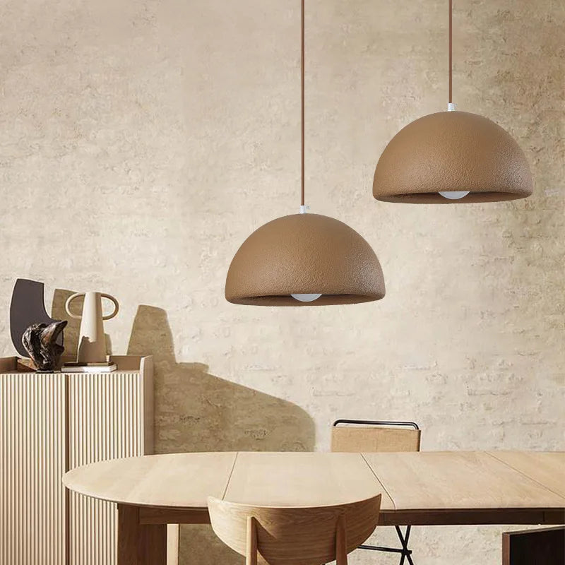 lampe suspendue style wabi-sabi en ciment pour studio ou restaurant