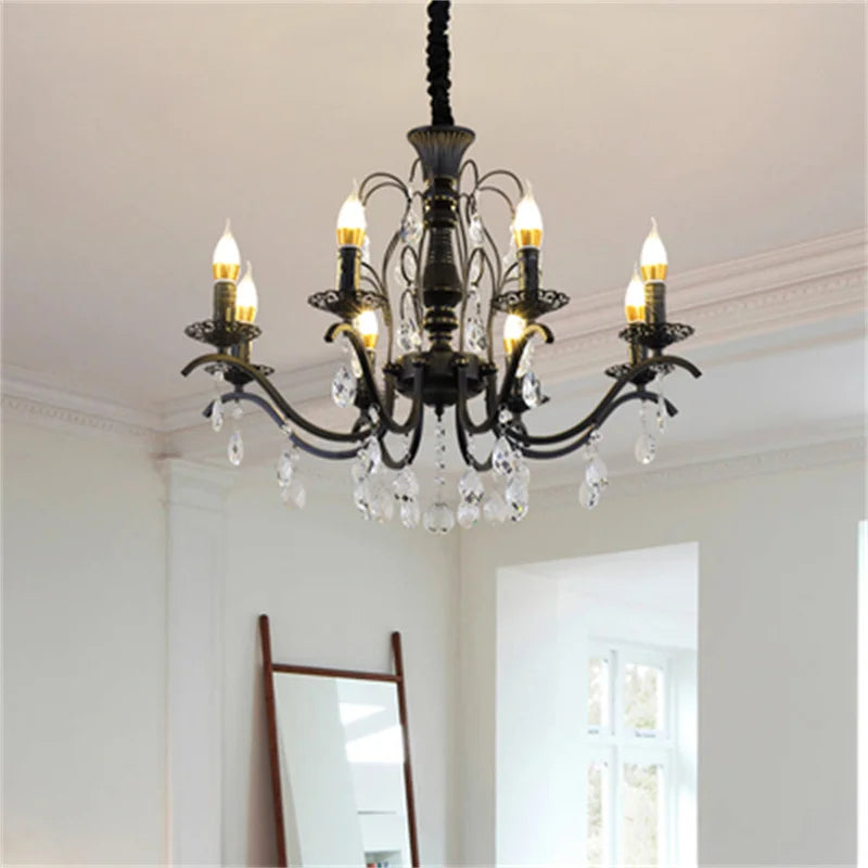 lustre en fer forgé avec suspensions en cristal pour intérieur élégant