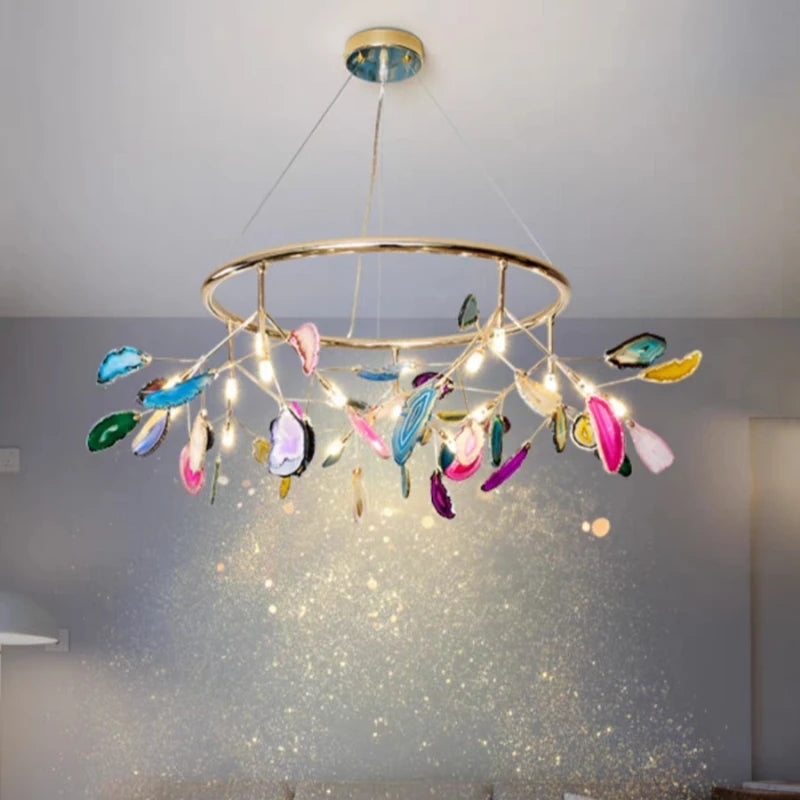 lustre en agate naturelle avec éclairage led coloré pour intérieur élégant