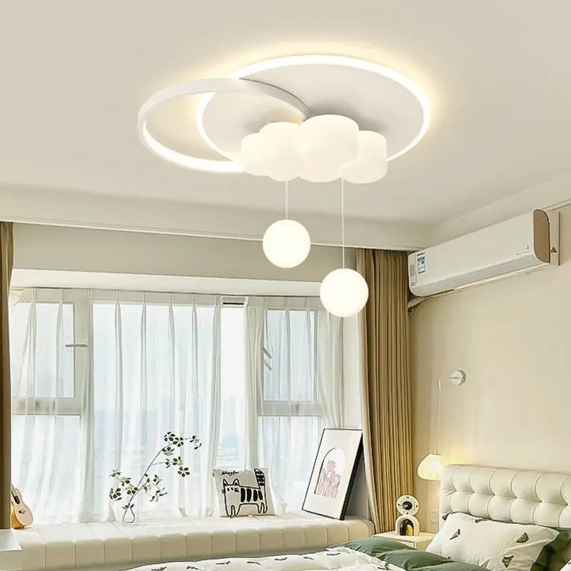 plafonnier minimaliste avec bulle suspendue et lustre en nuage