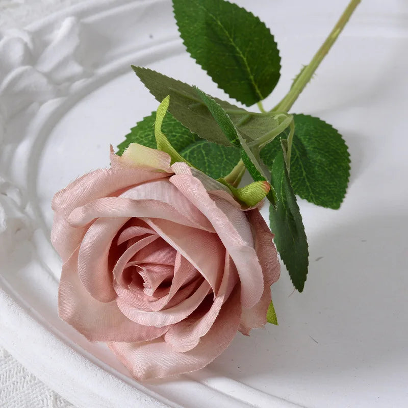 décoration de saint-valentin branche de rose artificielle avec baies d'amour