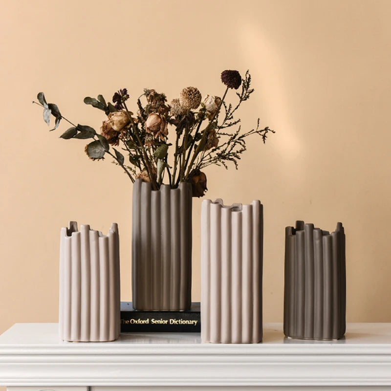 vase en céramique nordique design minimaliste pour arrangements floraux