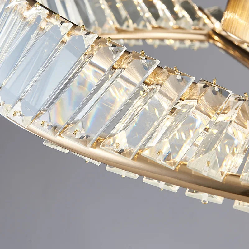 lustre moderne à leds dimmable en anneaux de cristal