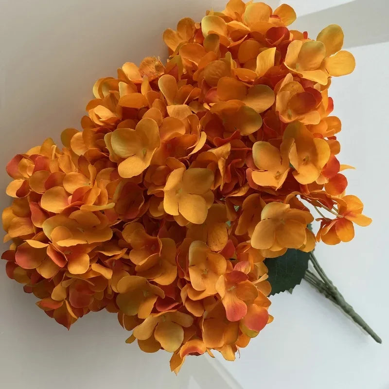 bouquet d'hortensias en soie pour décoration intérieure élégante