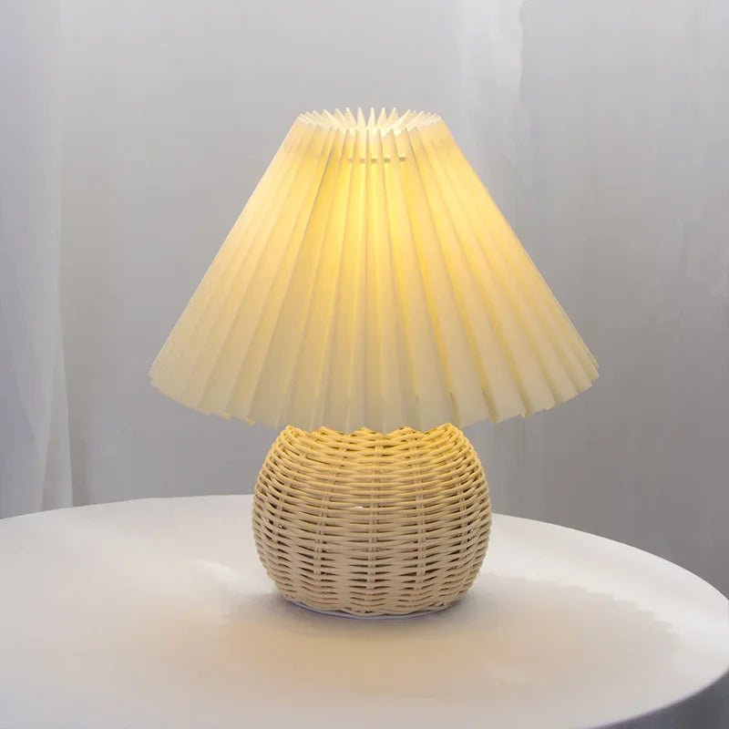 lampe à poser moderne en bois et rotin pour décoration intérieure