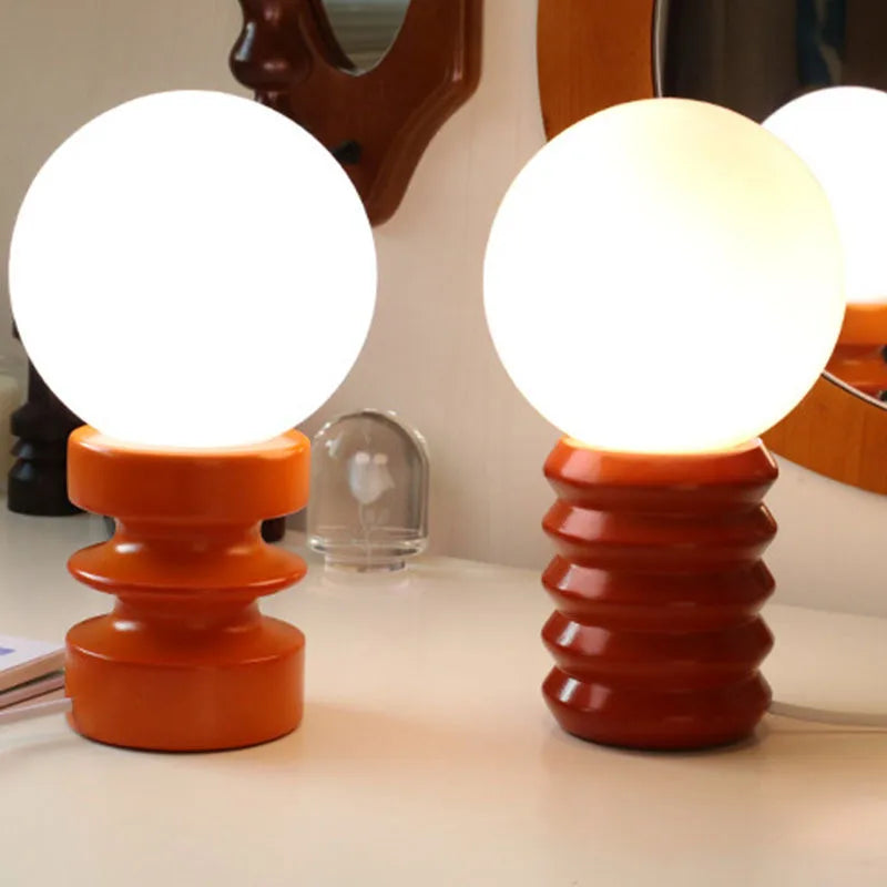 lampe à poser design en verre pour une ambiance chaleureuse