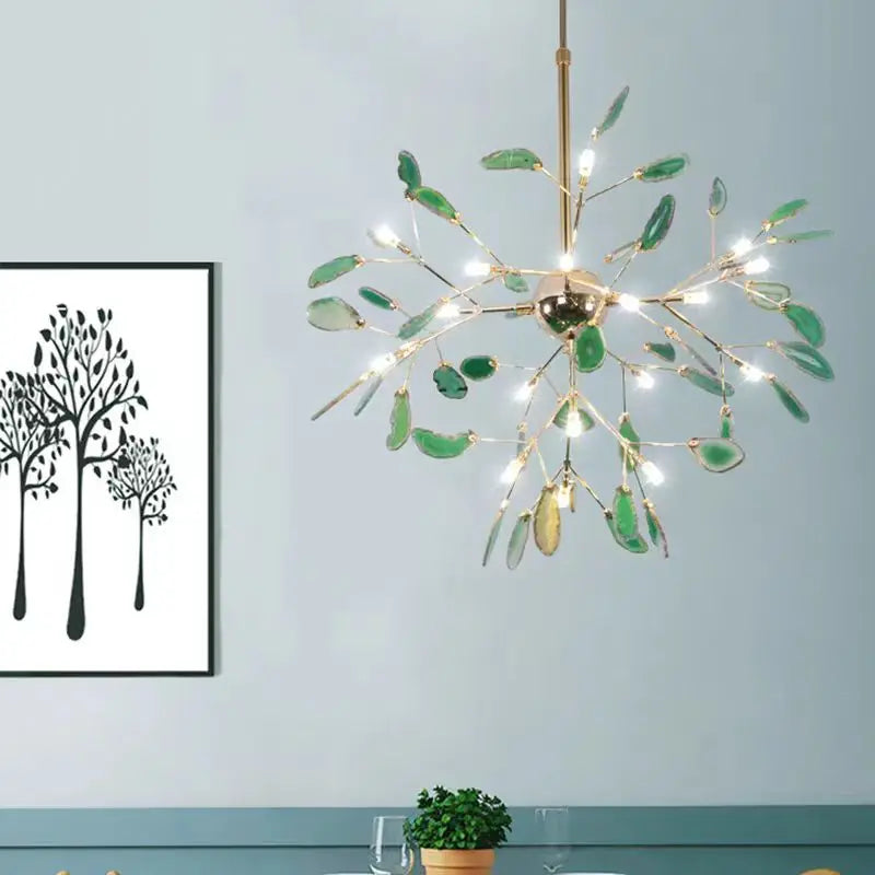 lustre en agate naturelle avec éclairage led coloré pour intérieur élégant