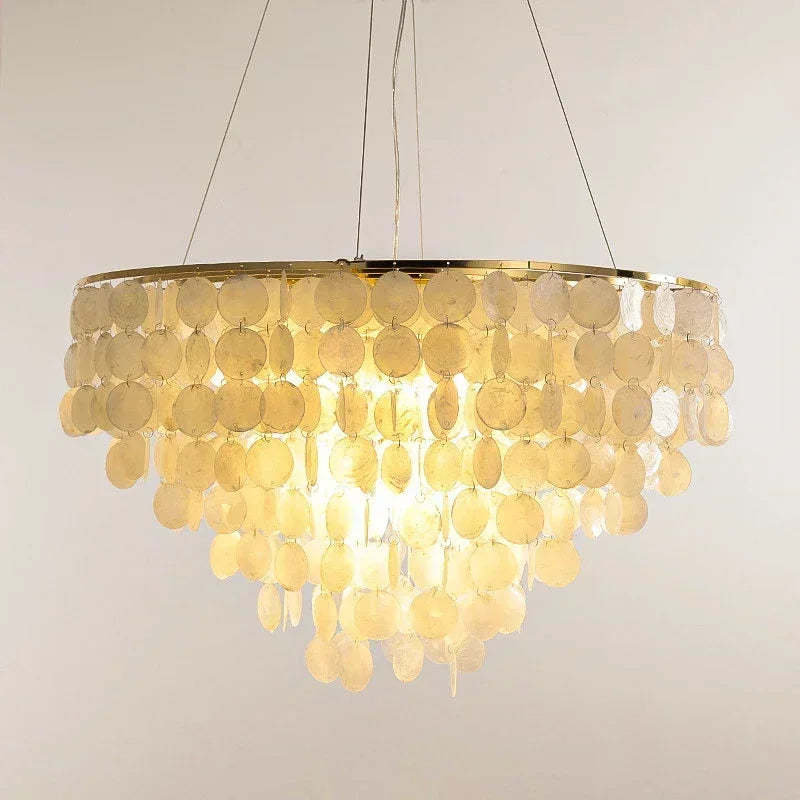 lustre moderne en coquillage design créatif pour intérieur élégant