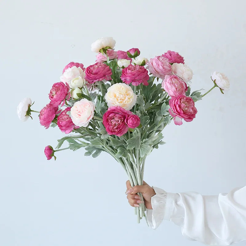 petit bouquet de fleurs artificielles pour décoration de mariage hiver