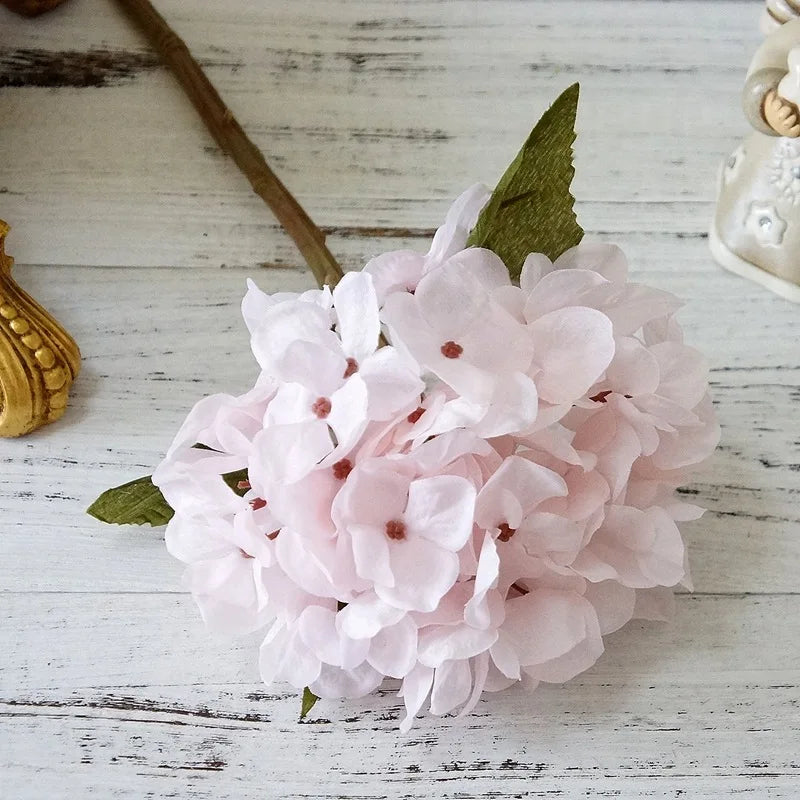 bouquet d'hortensias en soie pour décoration intérieure et mariage