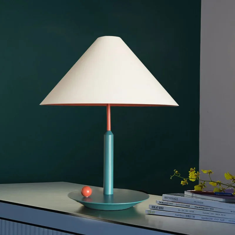 lampe à poser scandinave en métal avec ampoule led