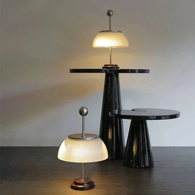 lampe de bureau rétro design italienne élégante pour intérieur moderne