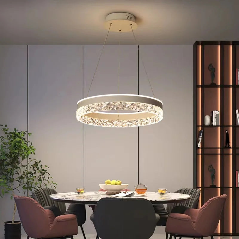 plafonnier led suspendu design minimaliste avec anneaux en cristal