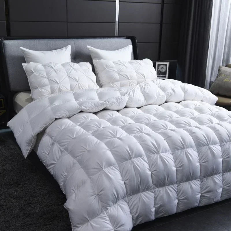 couette chaude en duvet d'oie pour l'hiver épaisse et luxueuse