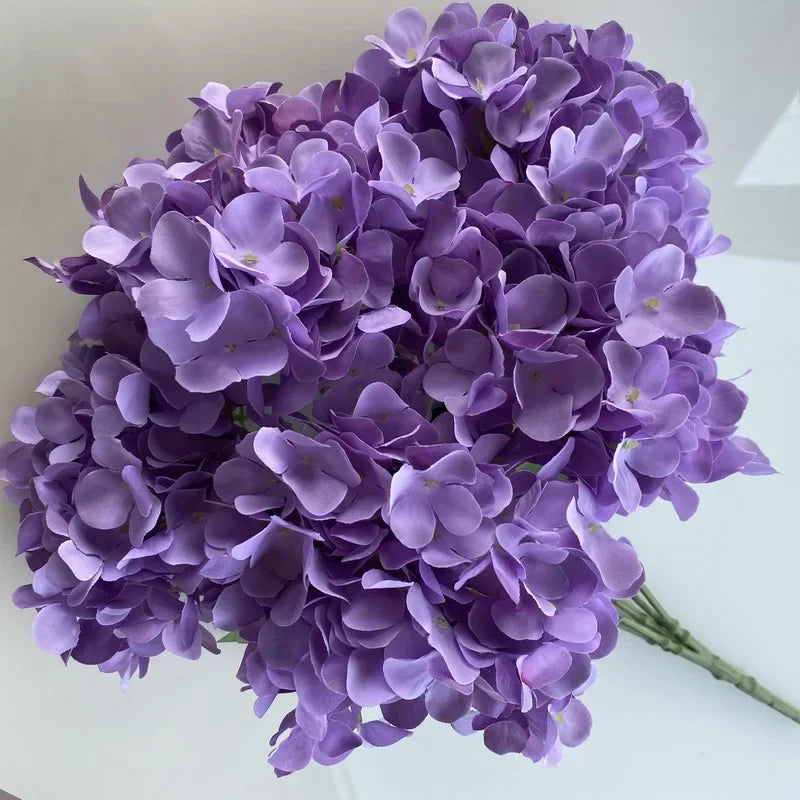 bouquet d'hortensias en soie pour décoration intérieure élégante