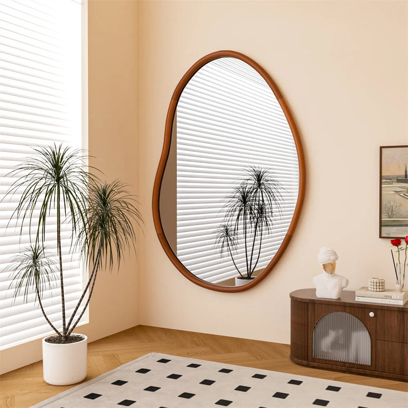 grand miroir mural asymétrique avec cadre en bois naturel