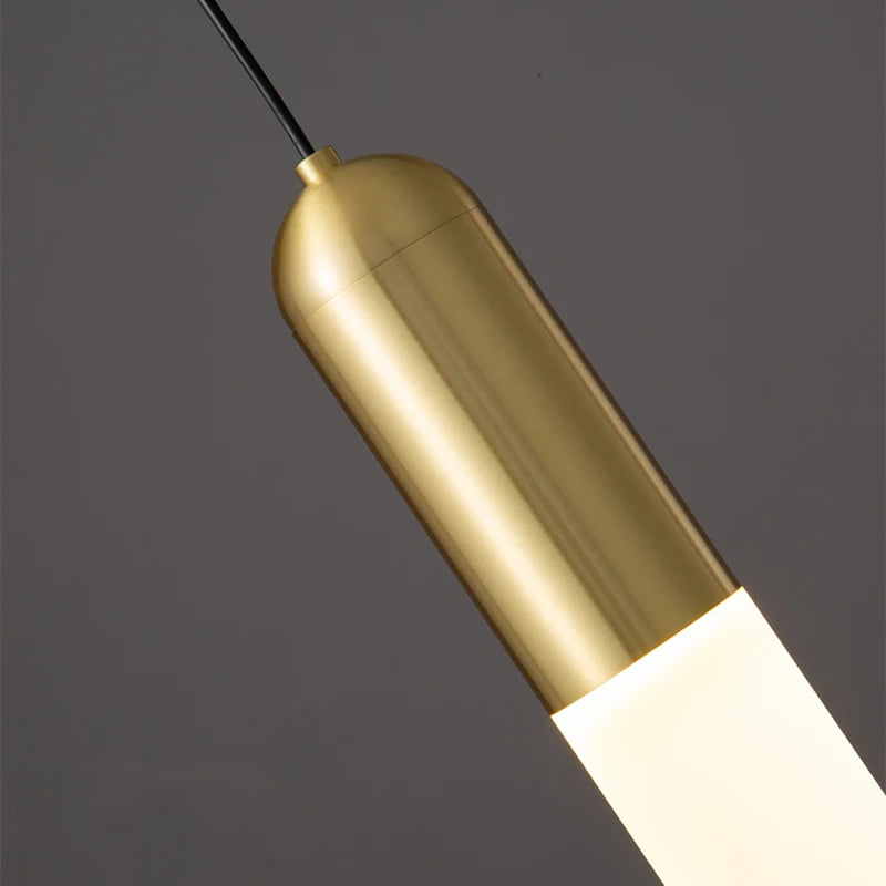 suspension de luxe en laiton avec ampoule en acrylique