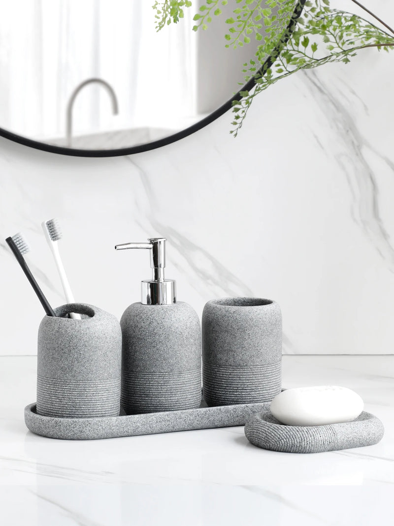 ensemble daccessoires de salle de bain cinq pièces moderne et élégant