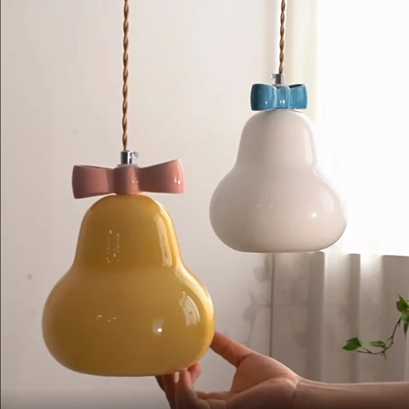 suspension en verre avec nœud rose pour chambre enfant