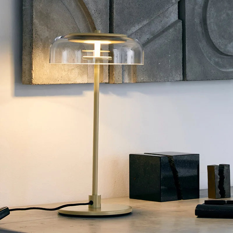 lampe à poser led design en verre pour intérieur élégant