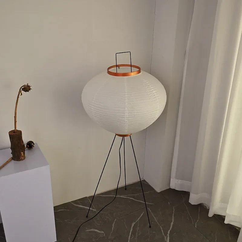 lampadaire design japonais en papier de riz avec trépied