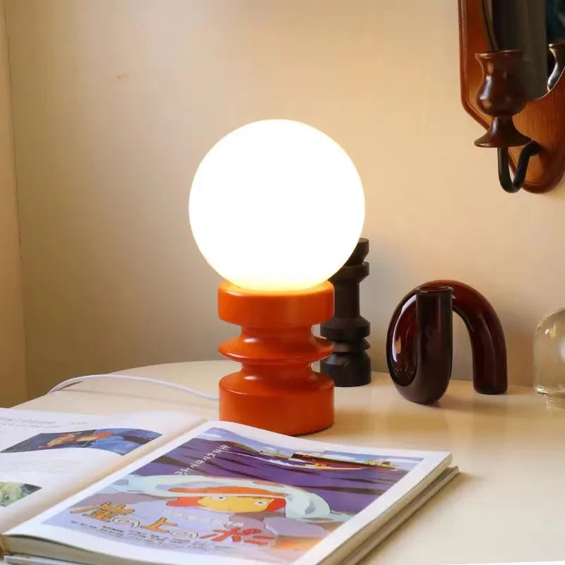 lampe à poser design en verre pour une ambiance chaleureuse