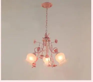 lustre rose pour une ambiance enfantine lumineuse et douce