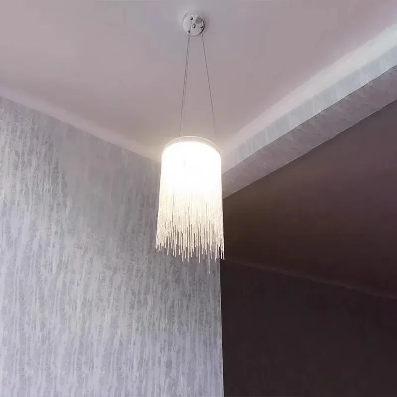 lustre de luxe à pampilles pour intérieur moderne et élégant