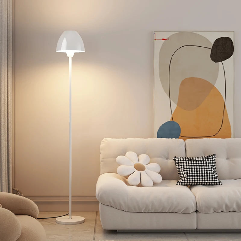 lampadaire moderne minimaliste design nordique avec interrupteur au pied