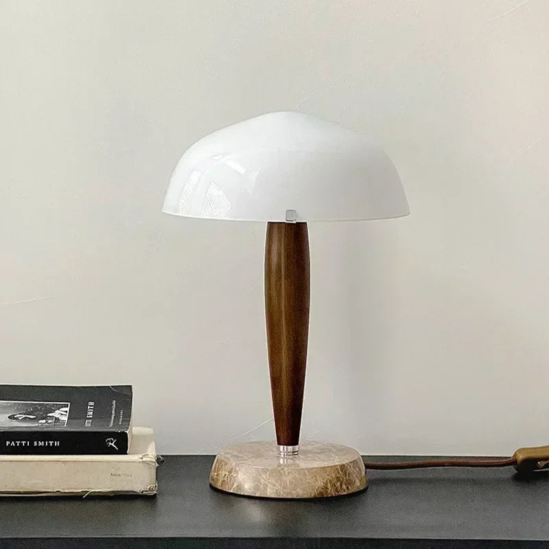 lampe de table moderne en bois et marbre avec abat-jour en verre