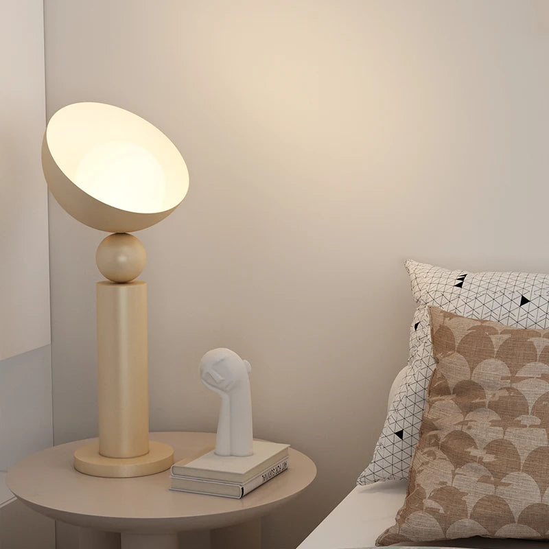 lampadaire minimaliste design pour une ambiance élégante et moderne