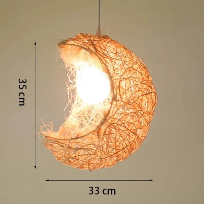 Lustre créatif en rotin en forme de lune