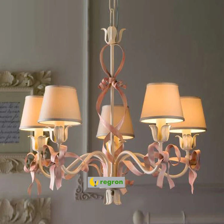 lustre en ruban rose pour chambre d'enfant élégante