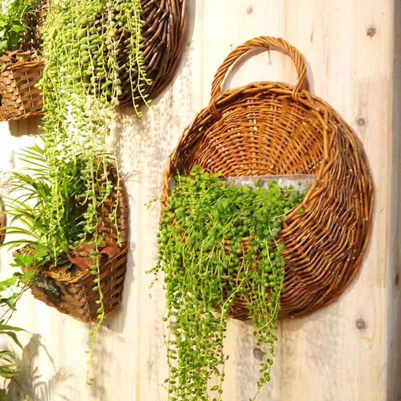 jardinière murale en rotin et osier pour plantes