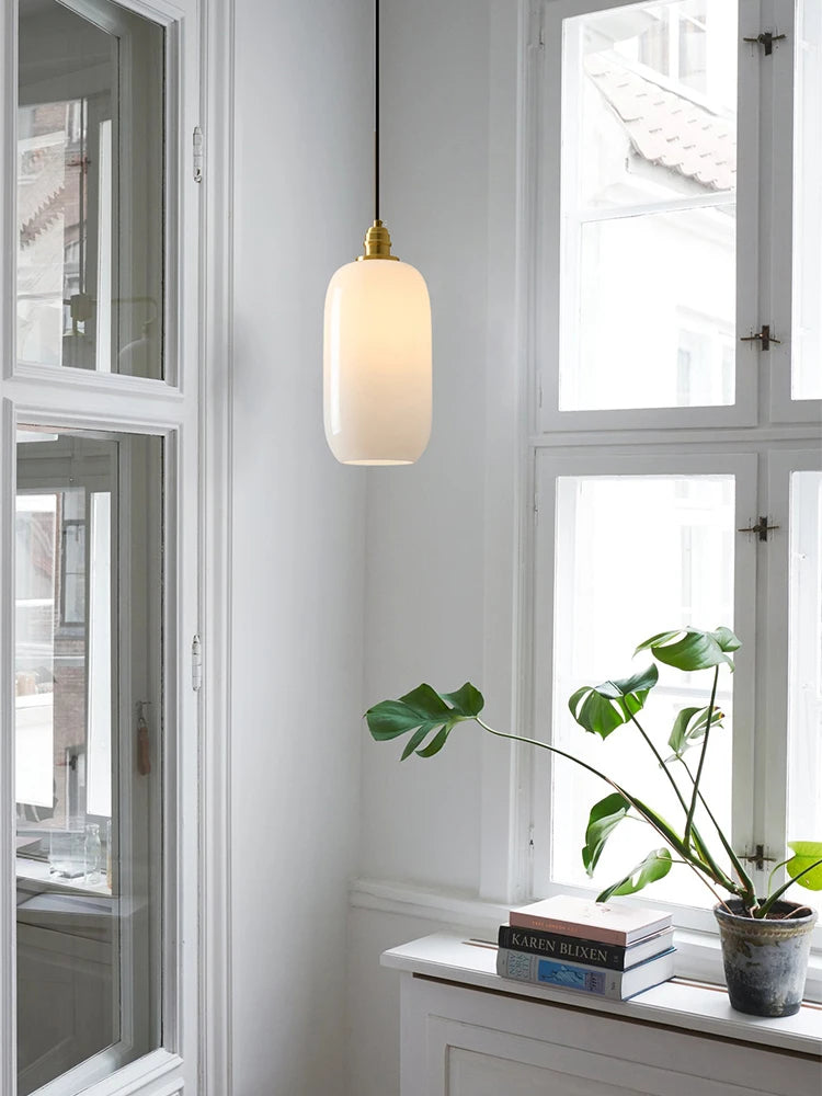 lustre en verre blanc pour une ambiance artistique élégante