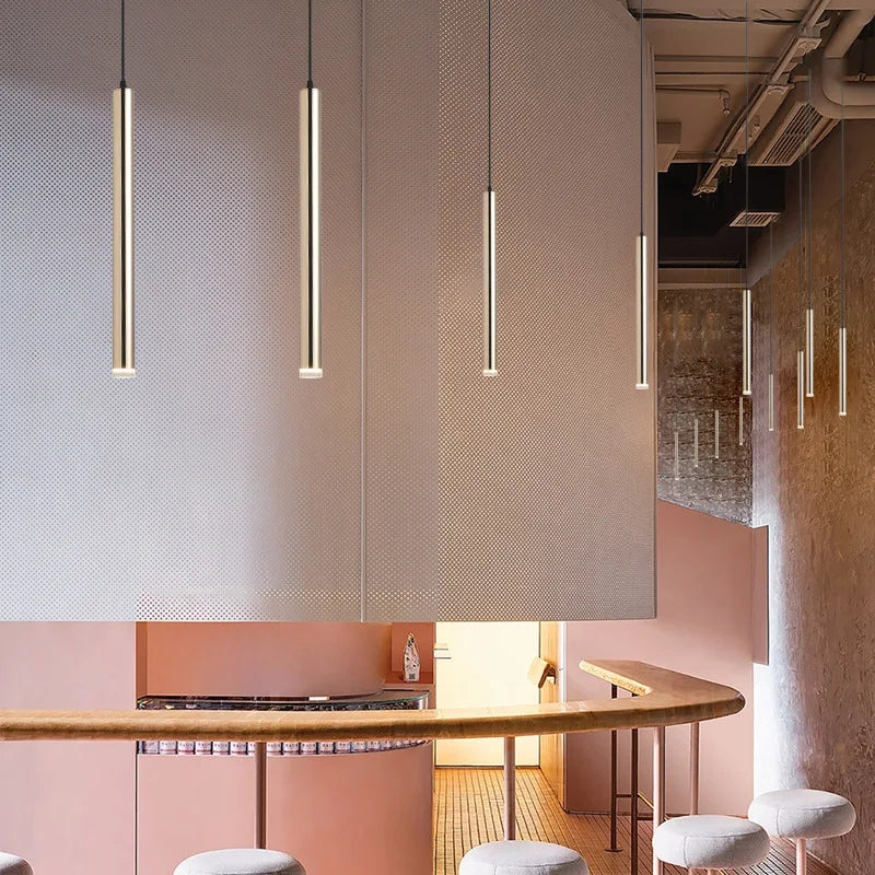 suspension led dorées design moderne pour intérieur minimaliste