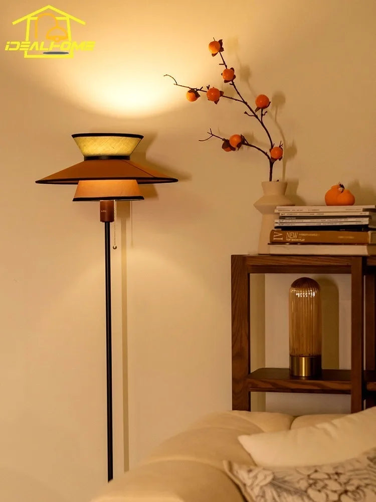 lampadaire ambiance chaleureuse design français pour décoration intérieure