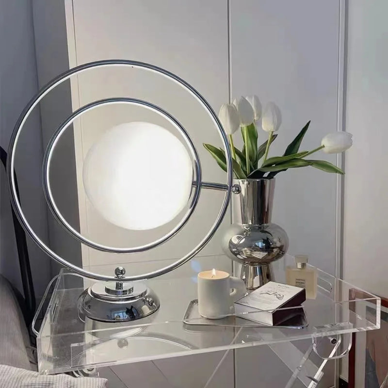 lampe à poser scandinave en chrome avec boule en verre