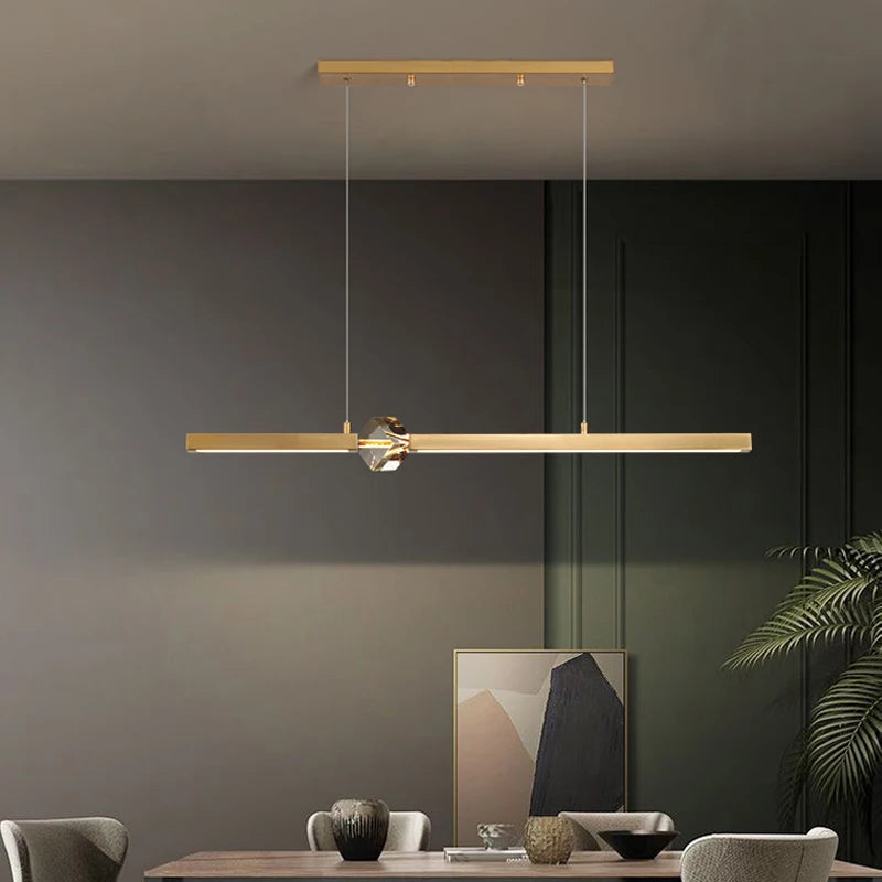 lustre minimaliste moderne en cristal doré pour intérieur élégant