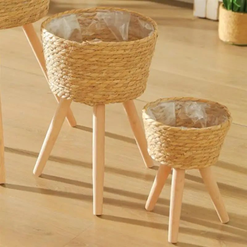 panier de fleurs en bois tressé sur pieds décoratif