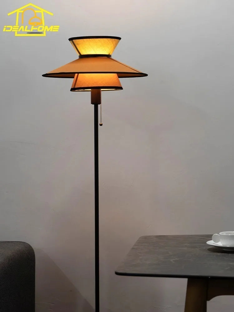 lampadaire ambiance chaleureuse design français pour décoration intérieure