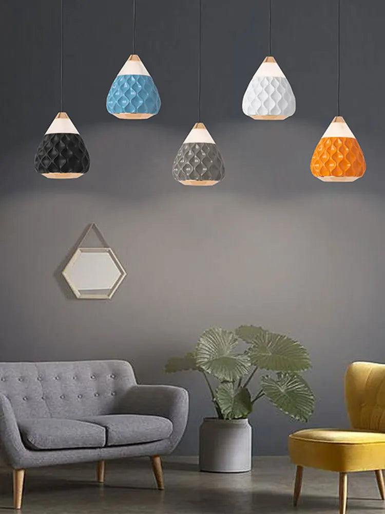 lustre créatif en pignons de pin pour intérieur moderne et élégant