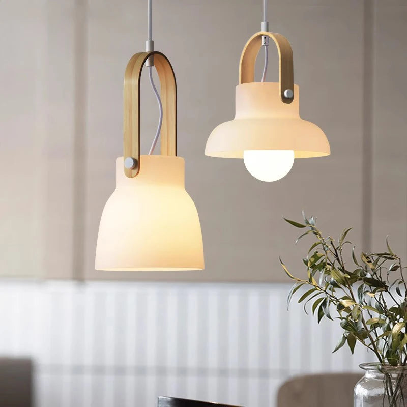 lustre en verre et bois design moderne minimaliste pour intérieur