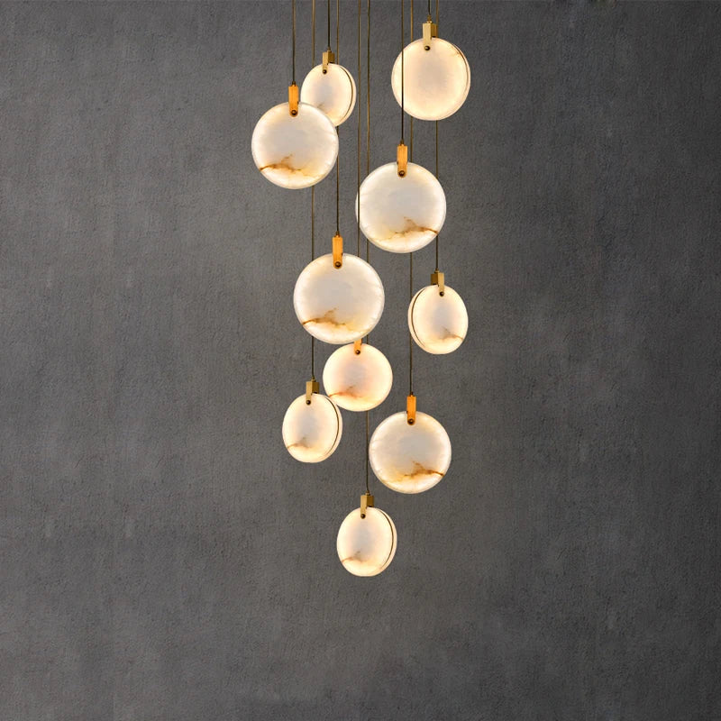 lustre design en marbre doré avec éclairage led tendance 2024