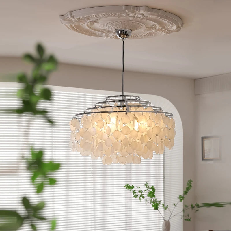 lustre en coquillage style français pour intérieur élégant