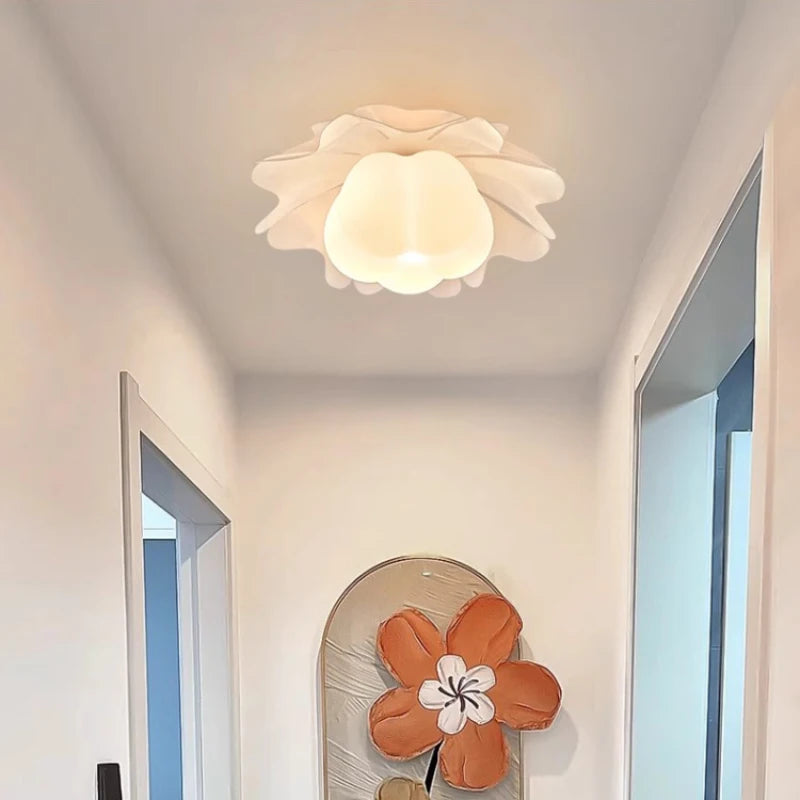 plafonnier à pétales de fleurs pour décoration moderne et chaleureuse