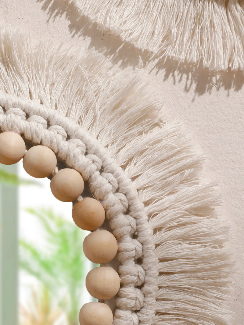 miroir suspendu en macramé décoratif avec pompons tissés