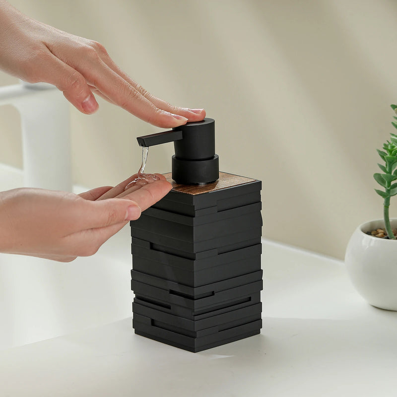 distributeur de savon noir mat avec décor en bois de teck grande capacité